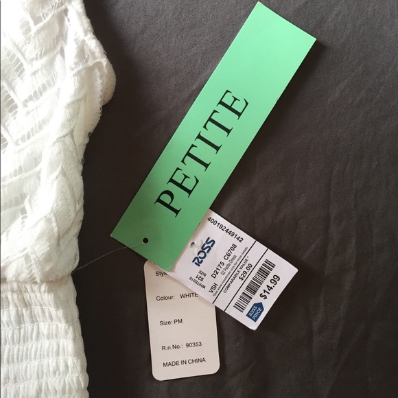 🌺 HP 🌺 J. Glee White dress w/ a V-neck featuring an overlay detail & 5-buttons - Picture 9 of 10